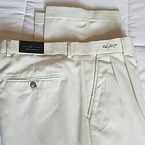 Greg Norman Golf pants w pleats and cuffs